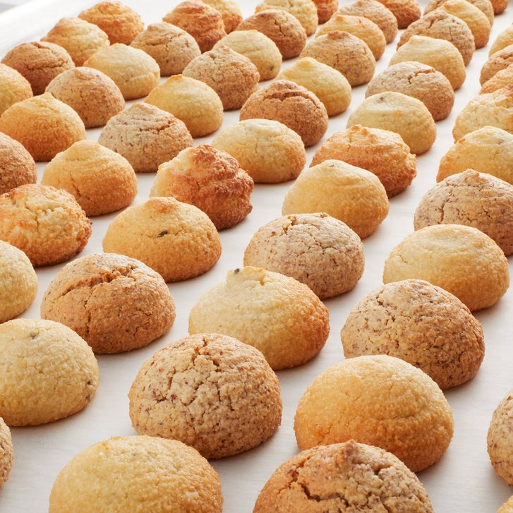 Piccola Cucina Regali Almond Macaroons, 8 × 136 g