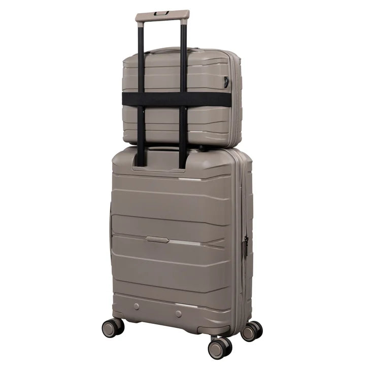 It luggage Momentous Hardside Spinner 8 Wheel 4 Piece Luggage Set