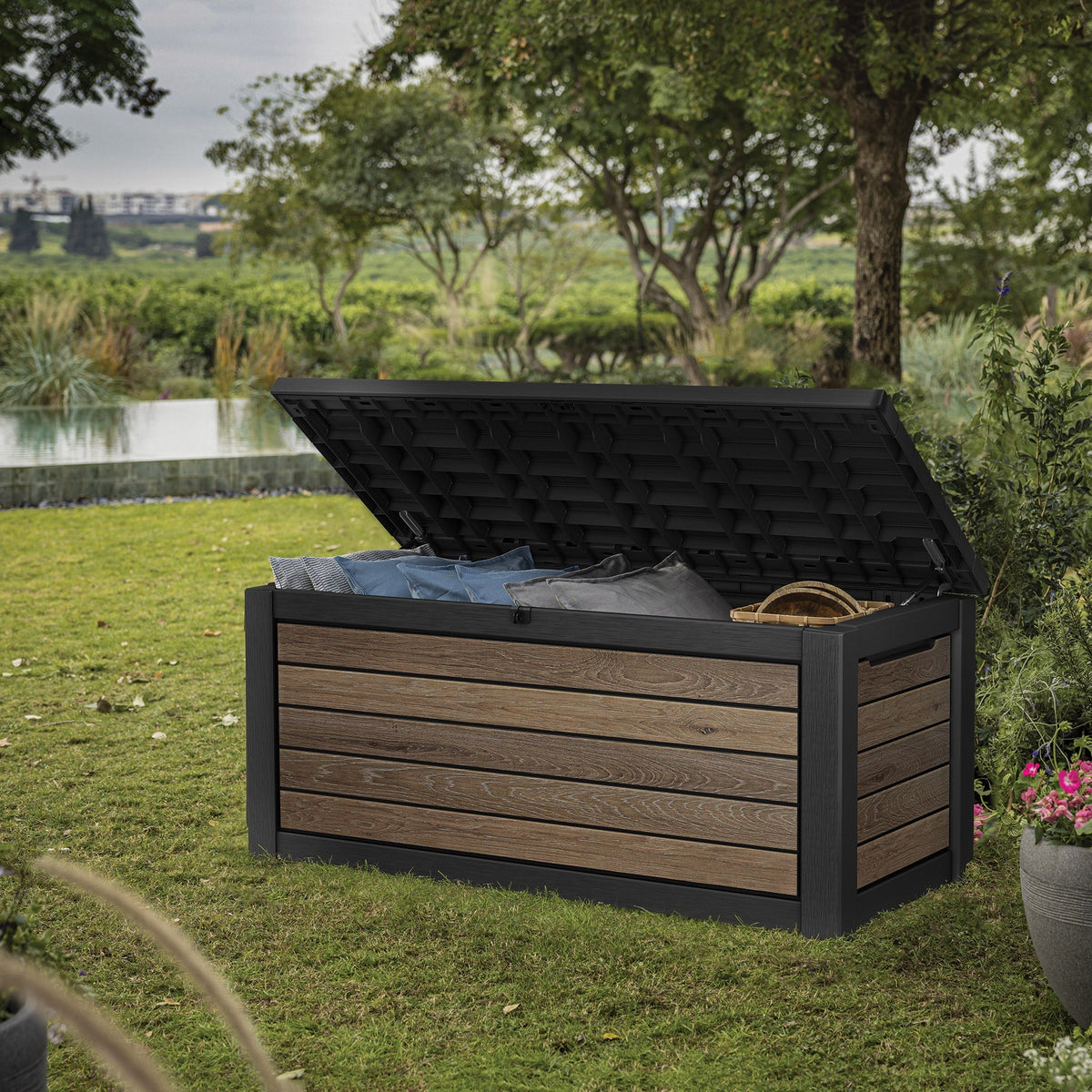 Keter DecoCoat 165G Deck box