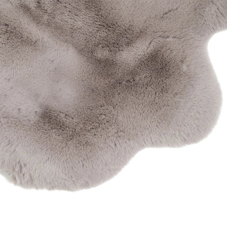Mon Château Sexto Faux Fur Rug