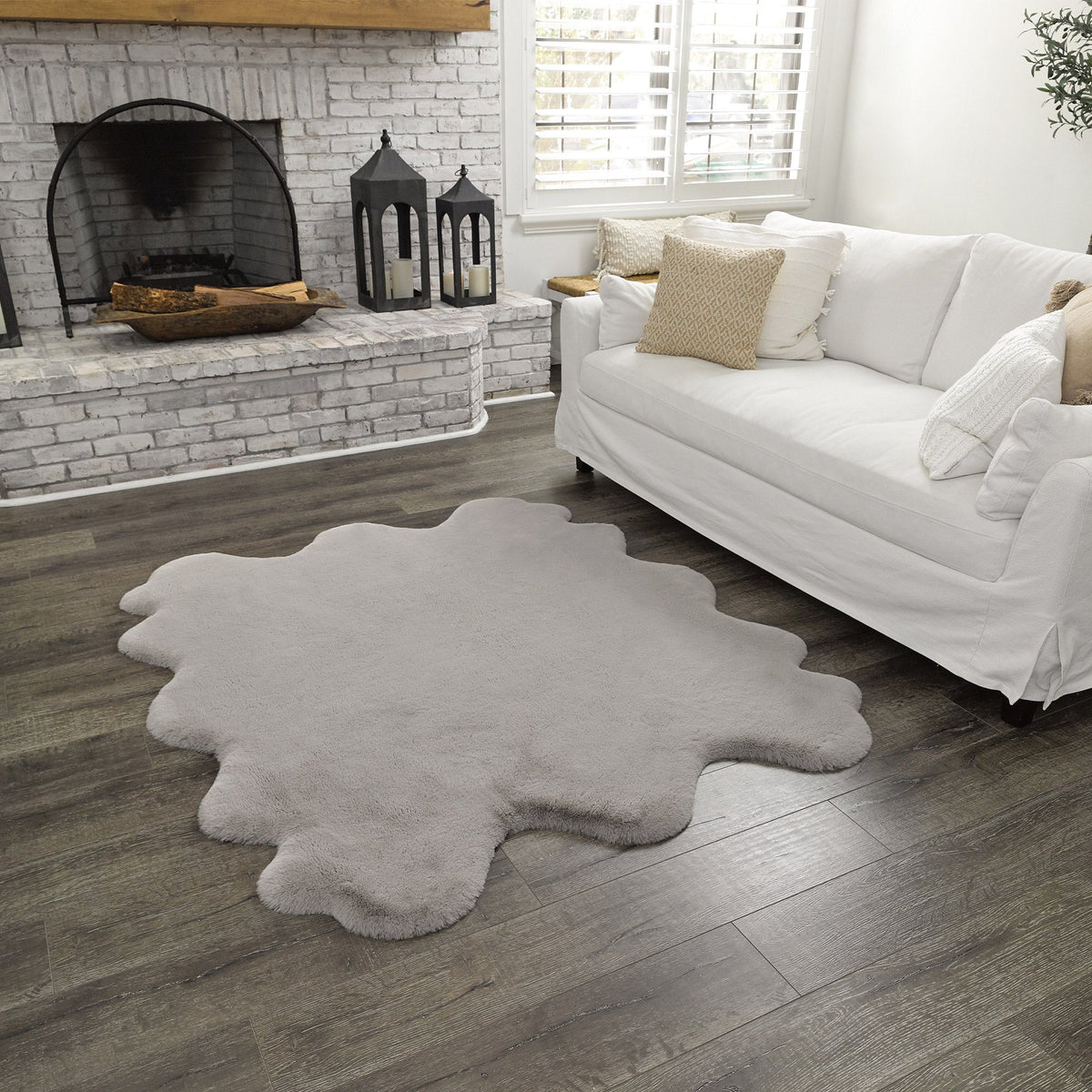 Mon Château Sexto Faux Fur Rug